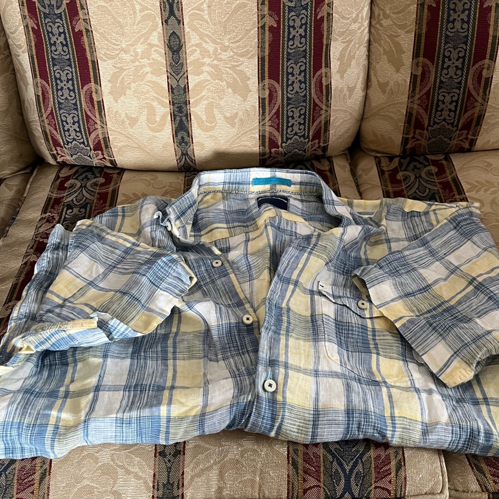 Tommy Bahama men’s Short Sleeve button down shirt - blue and yellow